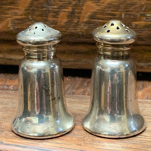 Early 20th Century Antique Sterling Silver Miniature Salt & Pepper Shakers - Picture 4 of 14